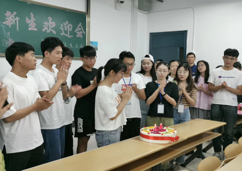 yl23455永利集团设备194班举办庆祝新生陈欣仪同学生日欢迎会436.png